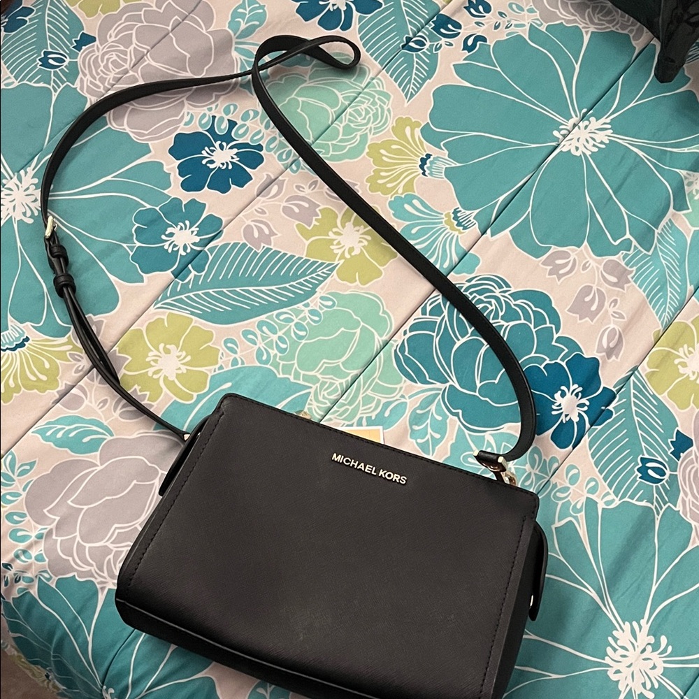 Michael Kors Elegant Black Crossbody Bag